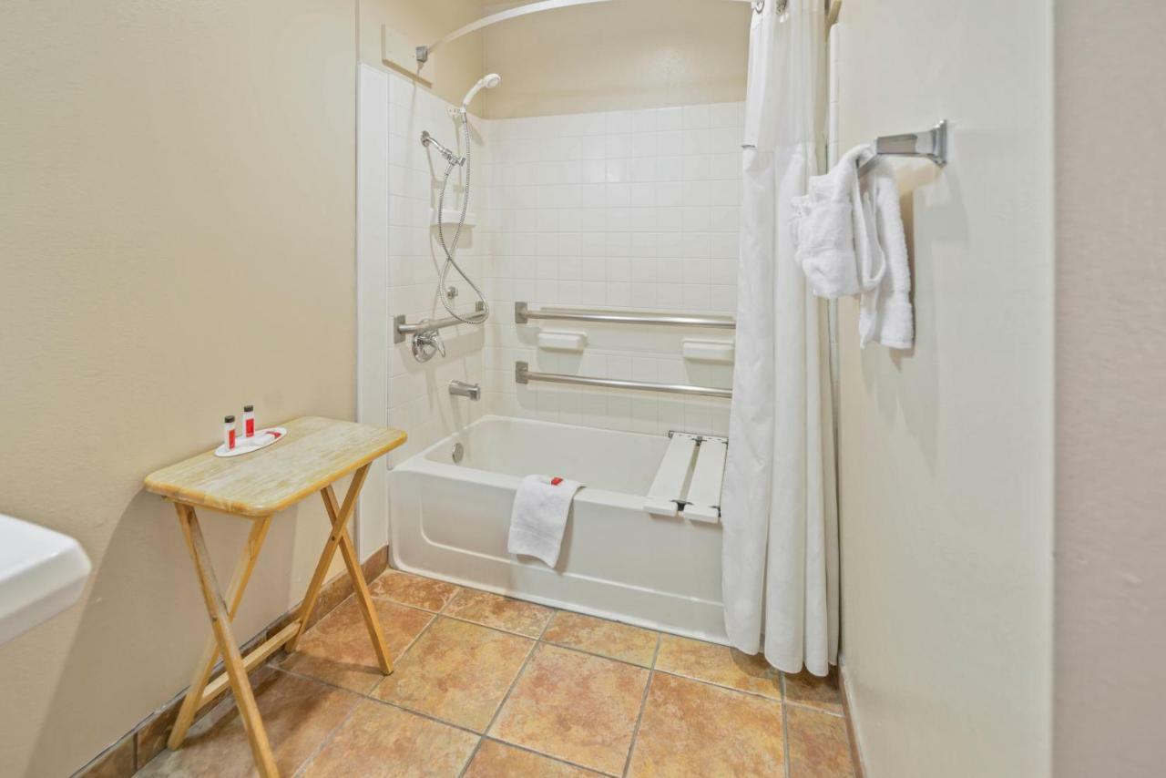 Days Inn By Wyndham Lebec Grapevine Bilik gambar